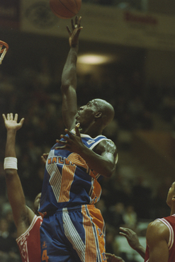  Partit de bàsquet entre el Valvi Girona i l'Ourense a Fontajau 