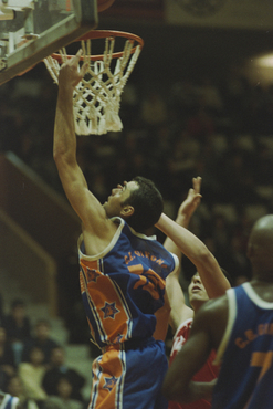  Partit de bàsquet entre el Valvi Girona i l'Ourense a Fontajau 