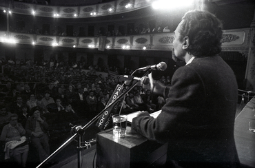 Míting del PSUC al Teatre Municipal