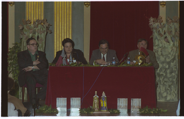 Acte de reconeixement a diversos gironins al Teatre Municipal de Girona