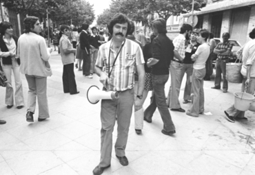 Ambient electoral amb els cartells de propaganda a la Rambla de la Llibertat de Girona
