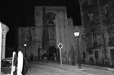 Acte de presentació d'un grup d'homes a l'interior de la capella de Sant Nicolau de Girona