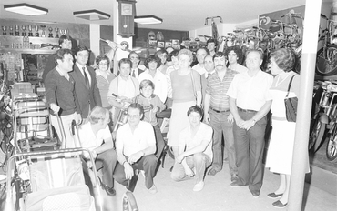 Acte d'entrega d'unes motocicletes a diversos clients del concessionari Casademont