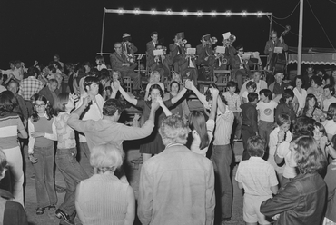 Sardanes nocturnes amb la cobla Río de Figueres a L¿Escala