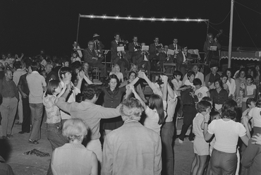 Sardanes nocturnes amb la cobla Río de Figueres a L¿Escala