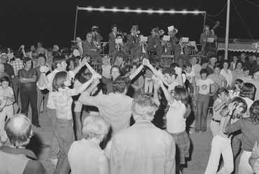 Sardanes nocturnes amb la cobla Río de Figueres a L¿Escala