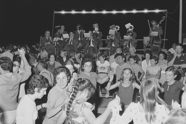 Sardanes nocturnes amb la cobla Río de Figueres a L¿Escala