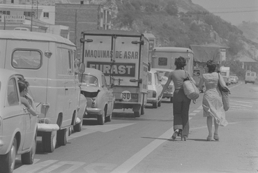 Cua de cotxes a la carretera N-II en direcció cap a França