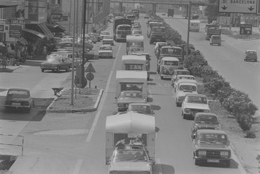 Cua de cotxes a la carretera N-II en direcció cap a França