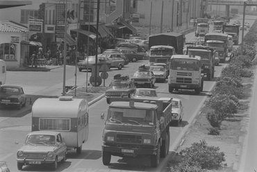 Cua de cotxes a la carretera N-II en direcció cap a França