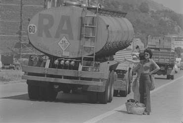 Cua de cotxes a la carretera N-II en direcció cap a França