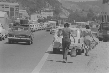 Cua de cotxes a la carretera N-II en direcció cap a França
