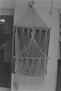 Accessoris de moda i de decorció d'una botiga de regals de Platja D'Aro