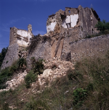 Masia en ruïnes