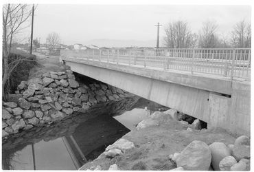 Pont sobre l'Onyar a la carretera GIV-5341, a l'entrada de Vilobí d'Onyar