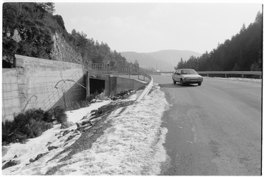 Arranjament d'un pas superior sobre el ferrocarril a la carretera d'Alp a la Molina