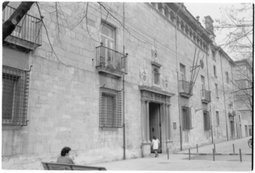 Façana de l'antic Hospital de Santa Caterina