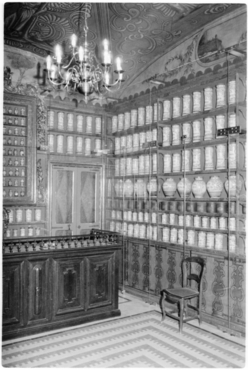 Farmàcia de l'antic Hospital de Santa Caterina