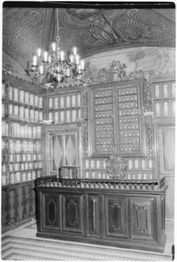 Farmàcia de l'antic Hospital de Santa Caterina