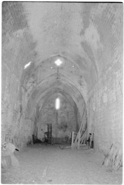 Interior de l'església de l'antic monestir de Sant Feliu de Cadins