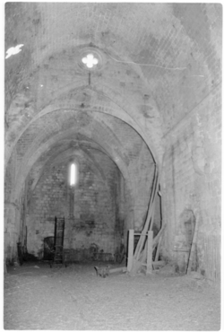 Interior de l'església de l'antic monestir de Sant Feliu de Cadins