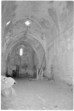 Interior de l'església de l'antic monestir de Sant Feliu de Cadins
