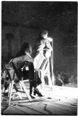 Actuació de Lluís Llach a l'acte de concessió del III Premi Prudenci Bertrana