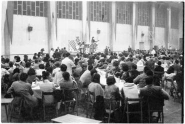 Actuació de Lluís Llach a l'acte de concessió del III Premi Prudenci Bertrana