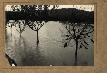 Inundació de Banyoles a causa del desbordament de l'estany. L'horta de l'estany inundada