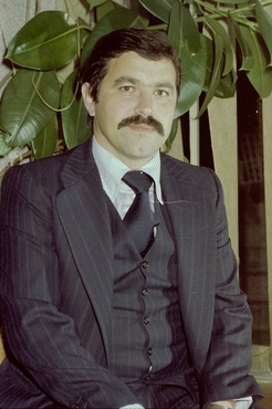 Retrats de diversos homes amb vestit jaqueta