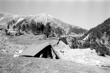 Acampada a la muntanya de Sebastià Martí Calvo i la seva companya Ramona durant les vacances de Setmana Santa