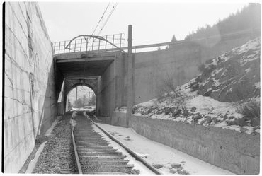 Arranjament d'un pas superior sobre el ferrocarril a la carretera d'Alp a la Molina