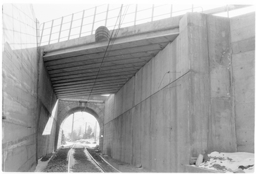 Arranjament d'un pas superior sobre el ferrocarril a la carretera d'Alp a la Molina