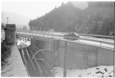 Arranjament d'un pas superior sobre el ferrocarril a la carretera d'Alp a la Molina