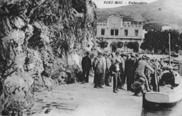 Celebració d'una festivitat a l'embarcador de Portbou