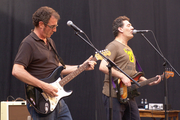 Actuacions musicals i espectacles famililars al Pati Cultural de la Diputació de Girona en motiu de Temps de Flors: Cobla Amoga, Capella Polifònica, Orquestra de Cambra de l'Empordà, Jove Orquestra del Conservatori de Música de Girona, Païs de Xauxa, Quim Portet, Feliu Ventura, Singlot