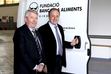 El president de la Diputació de Girona, Joan Giraut, a l'acte de donació d'una furgoneta amb cambra frigorífica per a la Fundació Banc dels Aliments