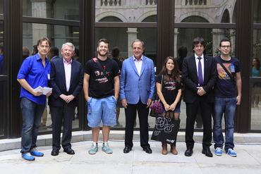 El president de la Diputació de Girona, Joan Giraut, a l'acte de recepció dels 23 grups de teatre amateurs participants a la 13a edició del Festival Internacional de Teatre Amateur de Girona (FITAG) acompanyat de l'alcalde de Girona, Carles Puigdemont, i el director del festival, Martí Peraferrer