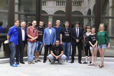 El president de la Diputació de Girona, Joan Giraut, a l'acte de recepció dels 23 grups de teatre amateurs participants a la 13a edició del Festival Internacional de Teatre Amateur de Girona (FITAG) acompanyat de l'alcalde de Girona, Carles Puigdemont, i el director del festival, Martí Peraferrer