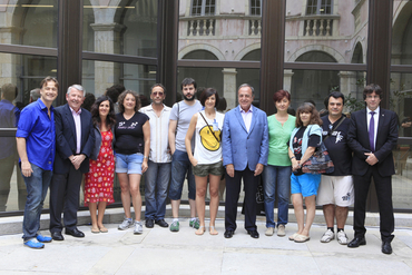 El president de la Diputació de Girona, Joan Giraut, a l'acte de recepció dels 23 grups de teatre amateurs participants a la 13a edició del Festival Internacional de Teatre Amateur de Girona (FITAG) acompanyat de l'alcalde de Girona, Carles Puigdemont, i el director del festival, Martí Peraferrer