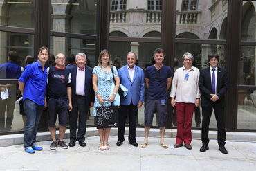El president de la Diputació de Girona, Joan Giraut, a l'acte de recepció dels 23 grups de teatre amateurs participants a la 13a edició del Festival Internacional de Teatre Amateur de Girona (FITAG) acompanyat de l'alcalde de Girona, Carles Puigdemont, i el director del festival, Martí Peraferrer