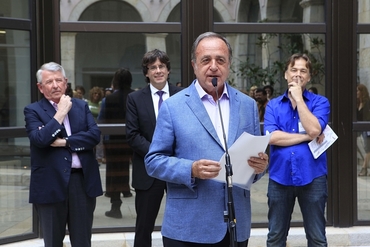 El president de la Diputació de Girona, Joan Giraut, a l'acte de recepció dels 23 grups de teatre amateurs participants a la 13a edició del Festival Internacional de Teatre Amateur de Girona (FITAG) acompanyat de l'alcalde de Girona, Carles Puigdemont, i el director del festival, Martí Peraferrer