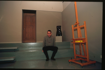 El fotògraf Josep Maria Oliveras en el seu estudi