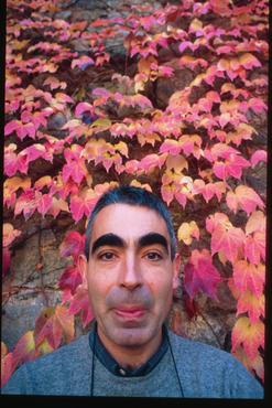 El fotògraf Josep Maria Oliveras en el seu estudi