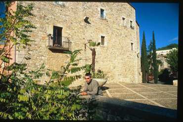 El fotògraf Josep Maria Oliveras en el seu estudi