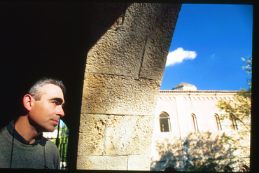 El fotògraf Josep Maria Oliveras en el seu estudi