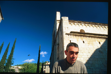 El fotògraf Josep Maria Oliveras en el seu estudi