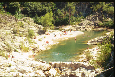 Banyistes al Riu Llierca