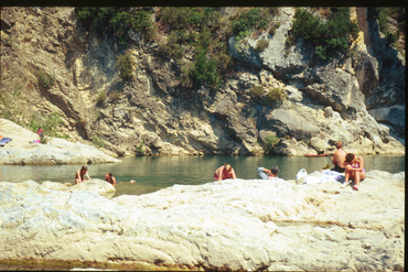 Banyistes al Riu Llierca