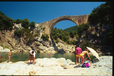 Banyistes al Riu Llierca